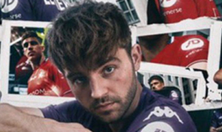 Taką grafikę z DISEM wrzucił Peter Moore na ogłoszenie... NOWEGO SPONSORA Wisły Kraków xD